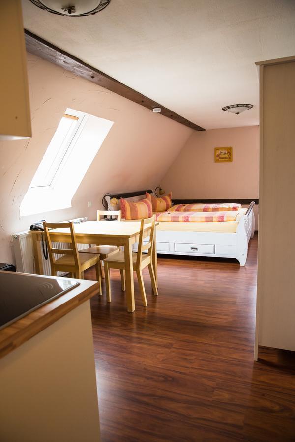 Landhotel Im Hexenwinkel Wiernsheim Exteriör bild